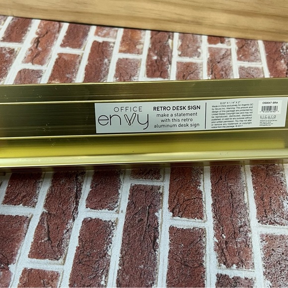 Office Envy Retro Desk Sign - Picture 3 of 5